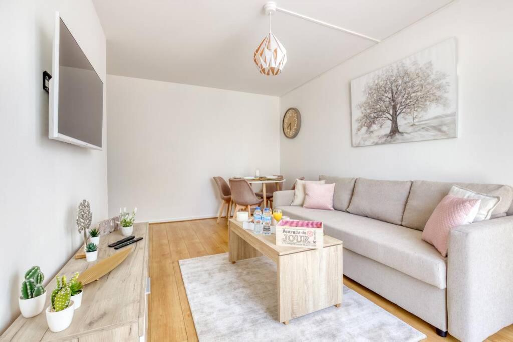 דירות Courcouronnes L'Elysee - Easy Check-In - Arrivee Autonome - Place Parking Privative - T2 Surequipe - Wifi - Netflix מראה חיצוני תמונה