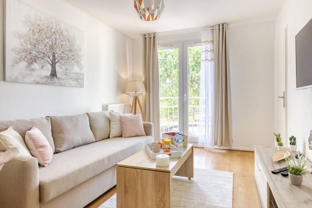 דירות Courcouronnes L'Elysee - Easy Check-In - Arrivee Autonome - Place Parking Privative - T2 Surequipe - Wifi - Netflix מראה חיצוני תמונה